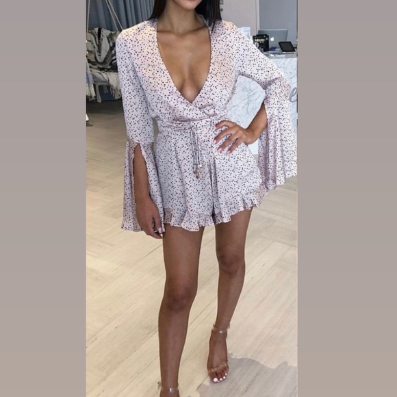 floral print high neck ruffle hem cape mini dress Mini Dress Floral Halter With Ruffle Hem - M / Gebloemd